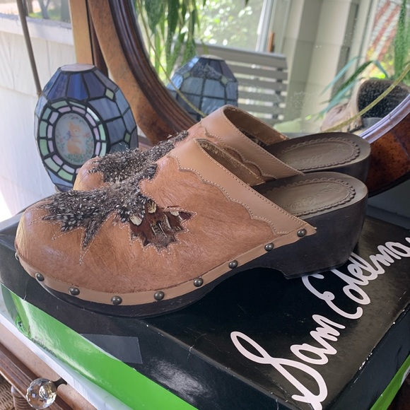 Sam Edelman Wood and Leather Clogs with Decorative Festhers - Picture 2 of 8